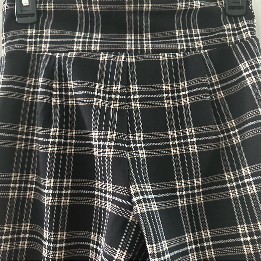 Maurices Womens XS Black & White Plaid Flare Pants 97% Polyester 3% Spandex - Picture 7 of 8